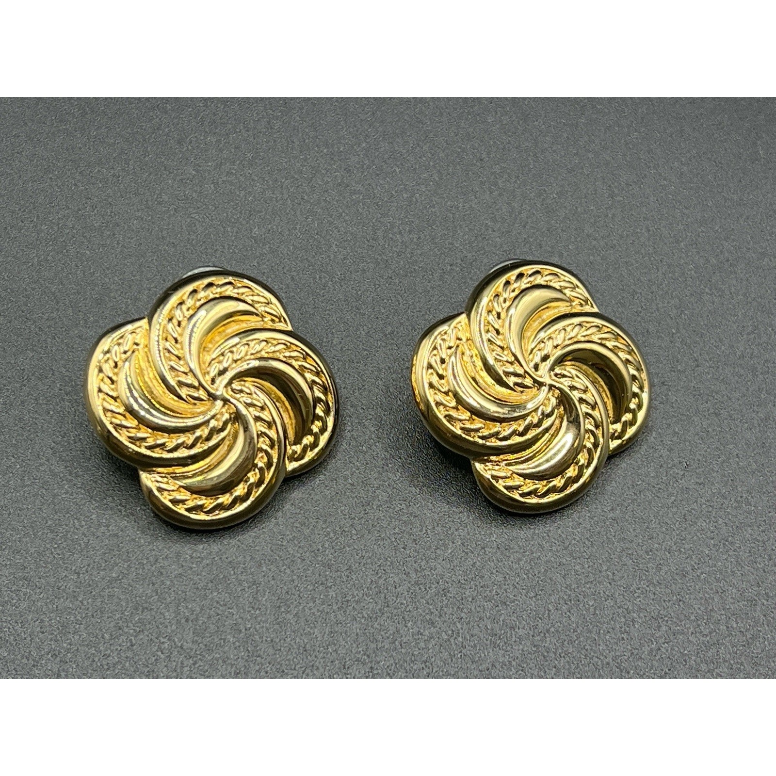 Vintage Trifari Goldtone Rope Knot Swirl Earrings Post Pierced 125 18$